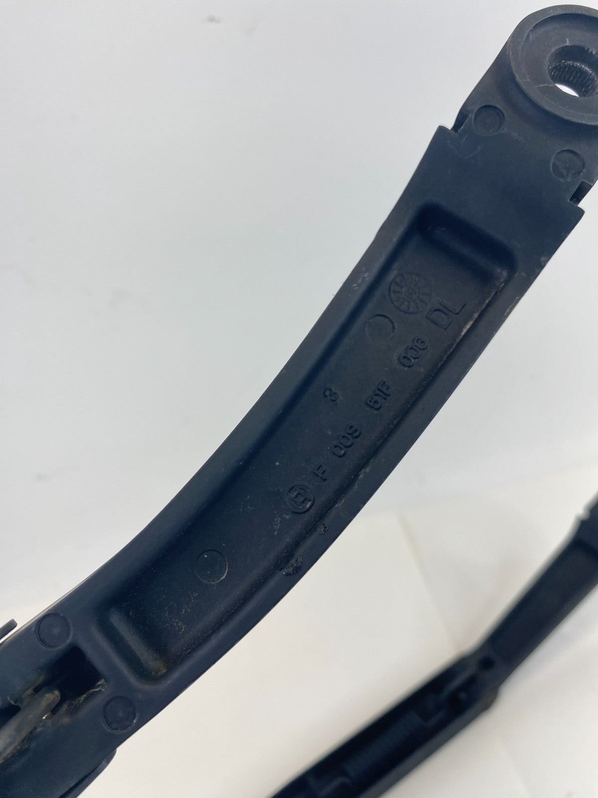 05 06 07 08 09 10 Kia Sportage Windshield Front Left & Right Wiper Arm OEM