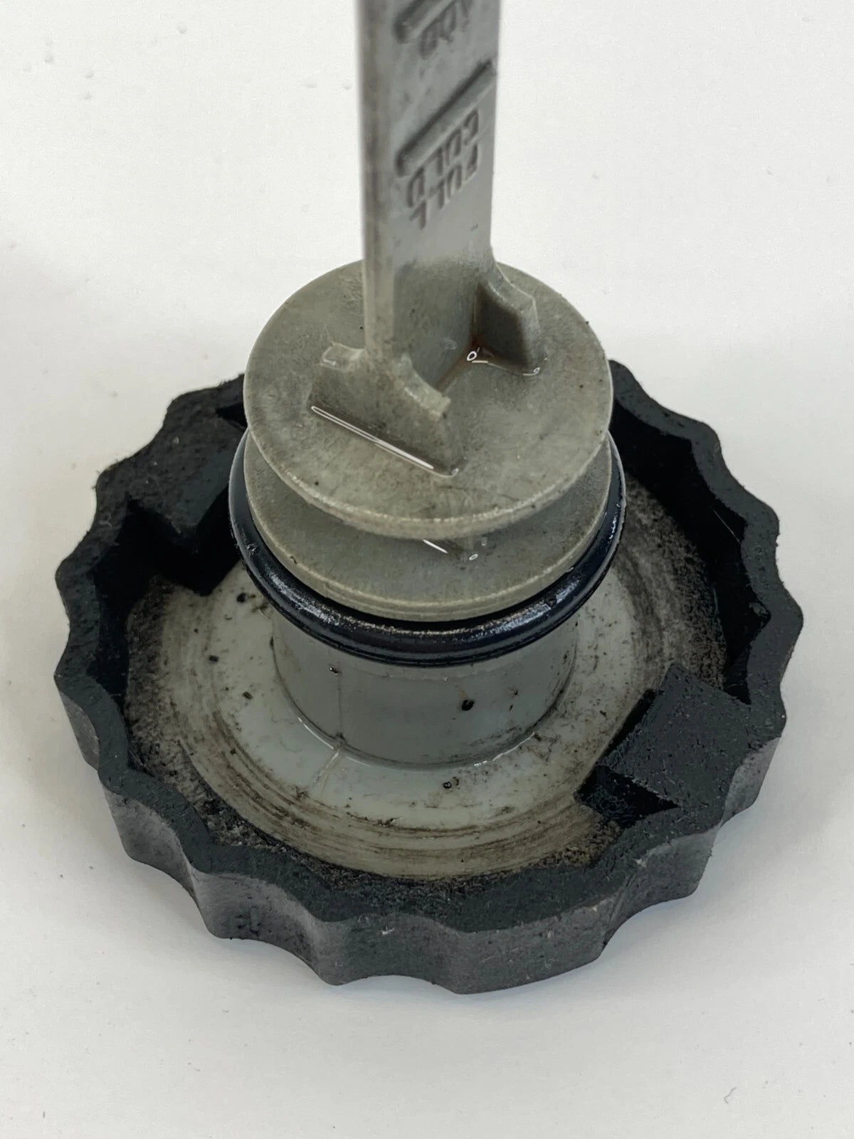 2005-2010 CHRYSLER 300 POWER STEERING FLUID RESERVOIR BOTTLE TANK CAP LID COVER