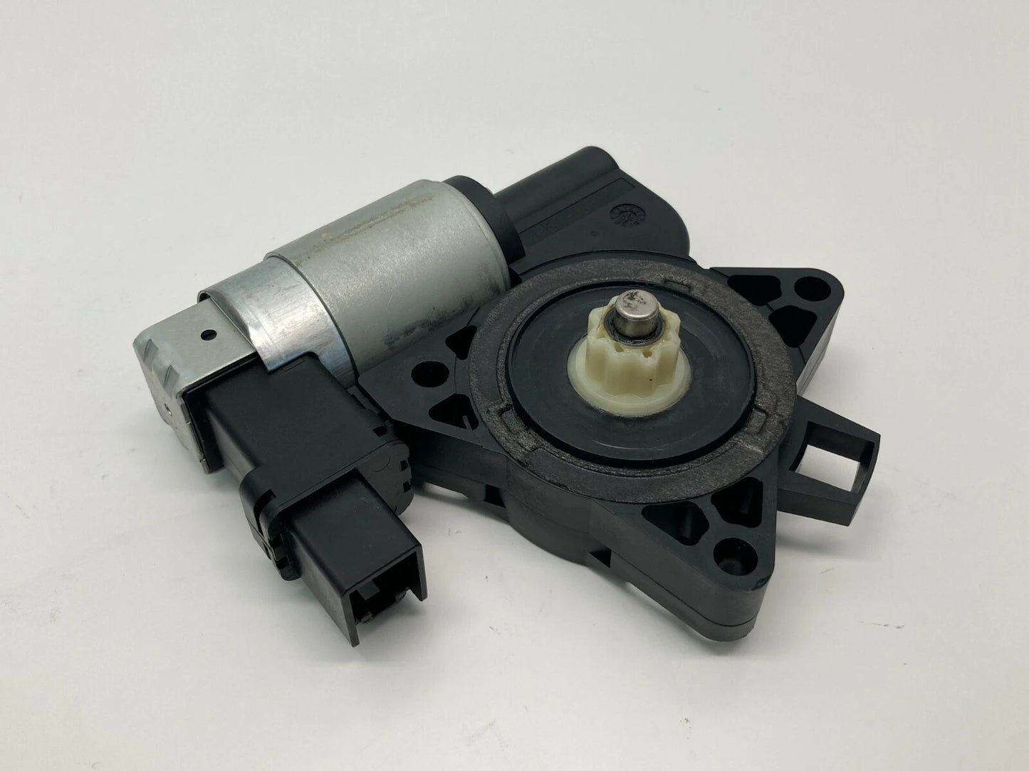 03-08 MAZDA 6 04-09 MAZDA 3 FRONT RH PASSENGER SIDE DOOR WINDOW MOTOR GJ6A5858X