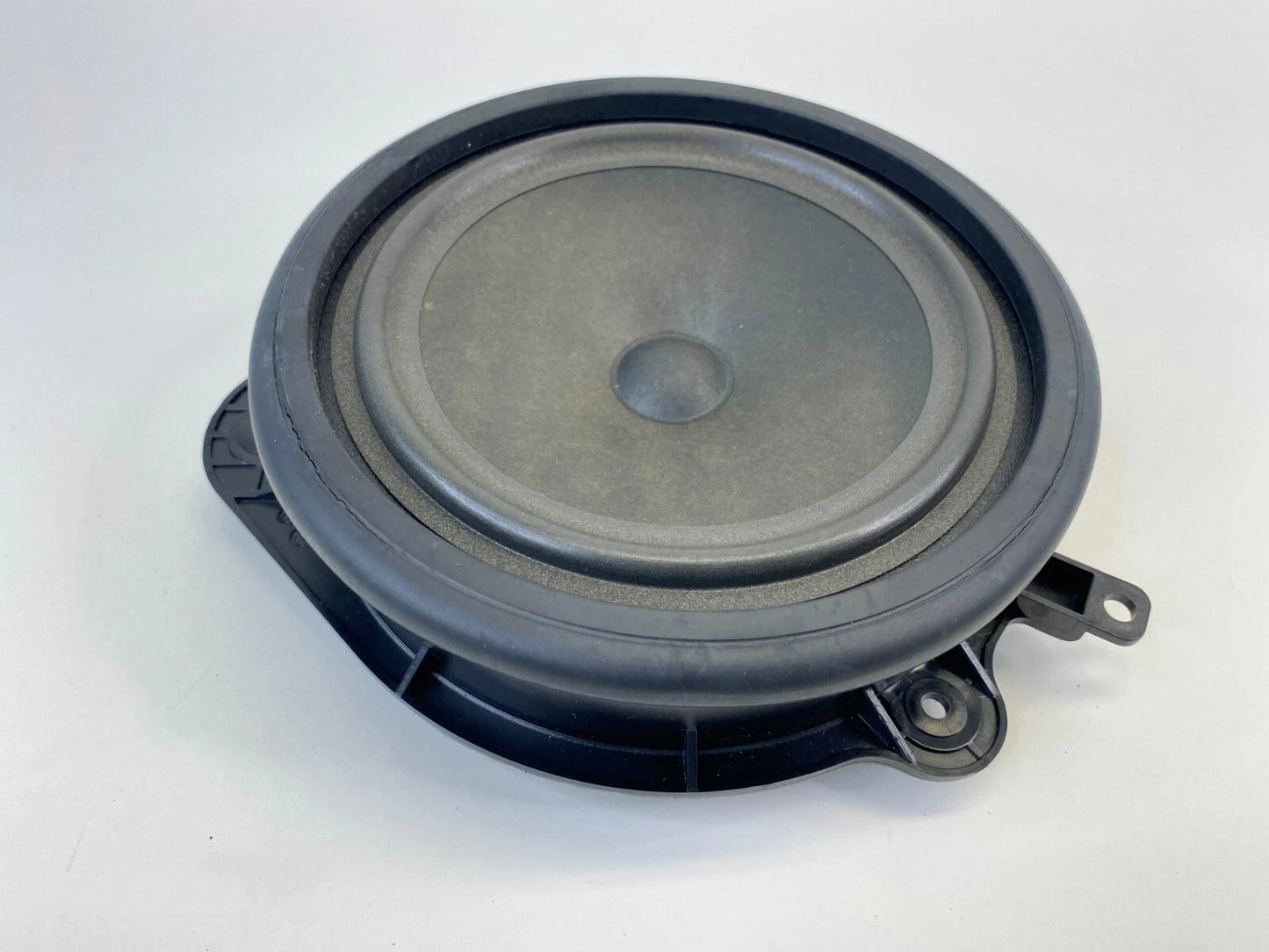 2006-2013 AUDI A3 FRONT LEFT DRIVER SIDE DOOR AUDIO SPEAKER 8P0-035-411C OEM