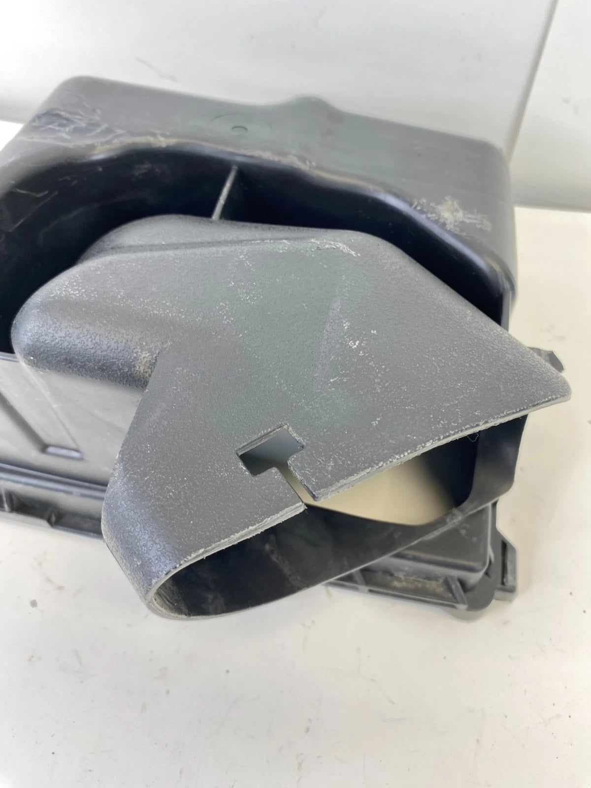 2013-2019 NISSAN SENTRA 1.8L AIR CLEANER FILTER BOX HOUSING LOWER COVER OEM
