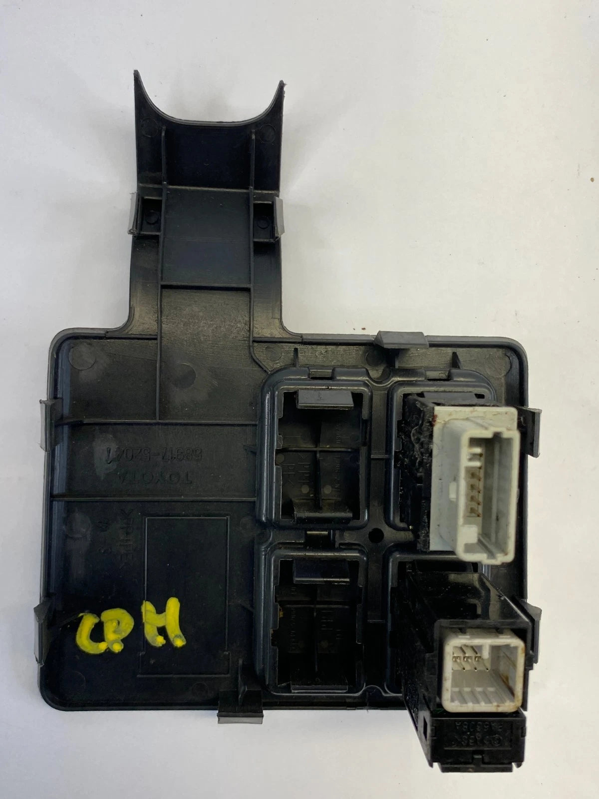 2007-2011 TOYOTA YARIS HATCHBACK CONSOLE DOOR LOCK SWITCH & AUX CONNECTOR PANEL