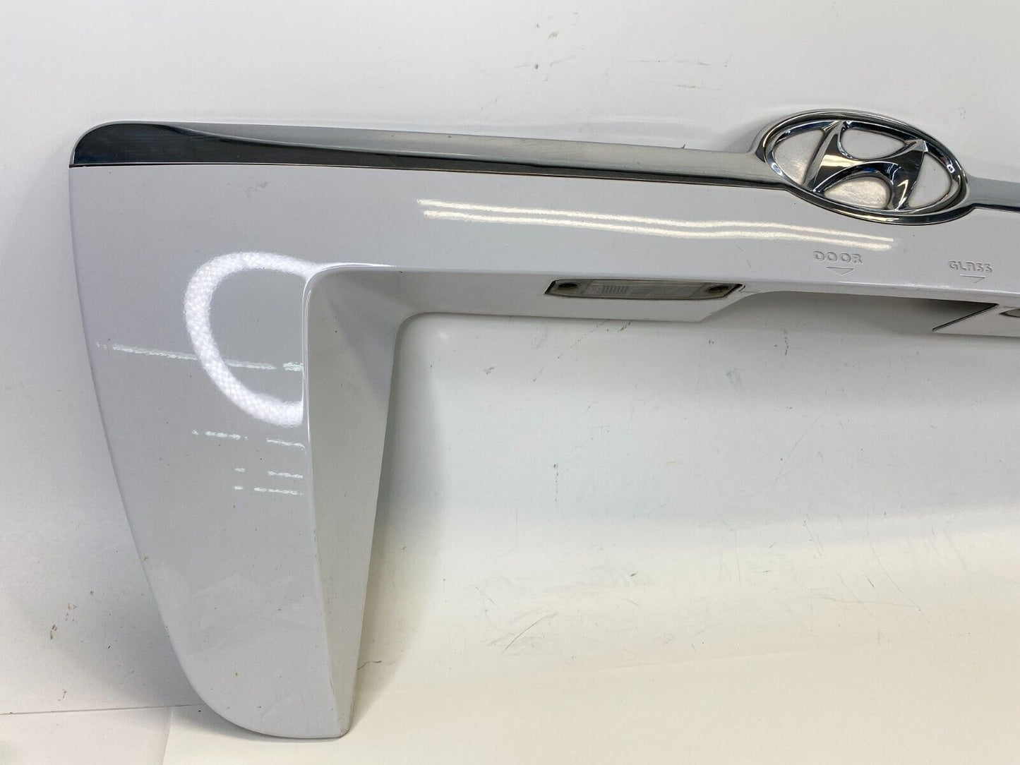 2005-2008 Hyundai Tucson Rear Lift Gate Hatch Licenser Plate Trim Molding OEM