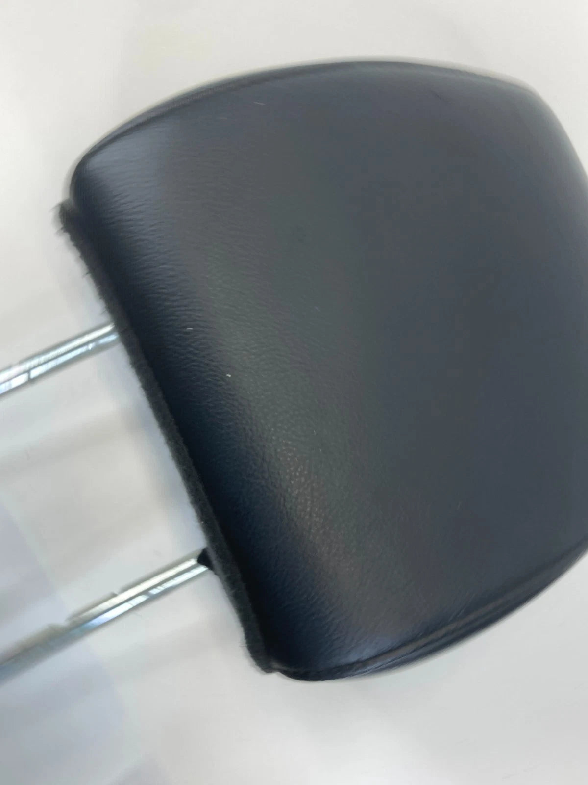 2004-2008 FORD F-150 FRONT LH & RH SEAT HEADREST HEAD REST PAIR SET LEATHER OEM