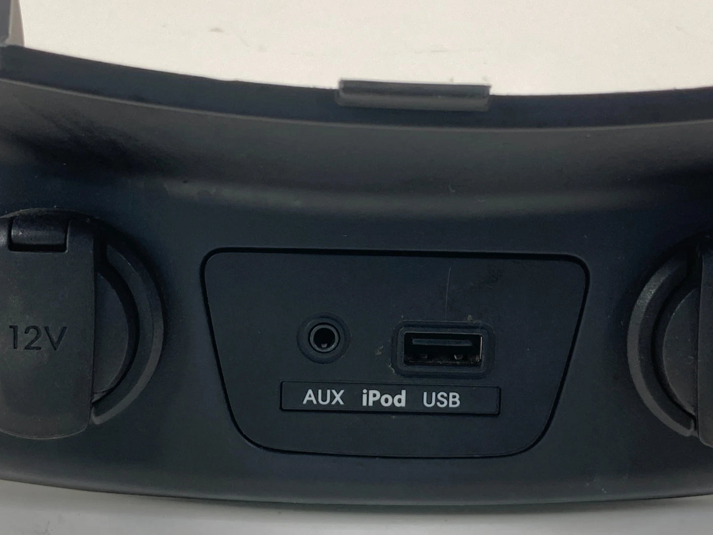 2013-2017 Hyundai Elantra GT Center Dash Auxiliary USB Jack W/ Trim Bezel Assy