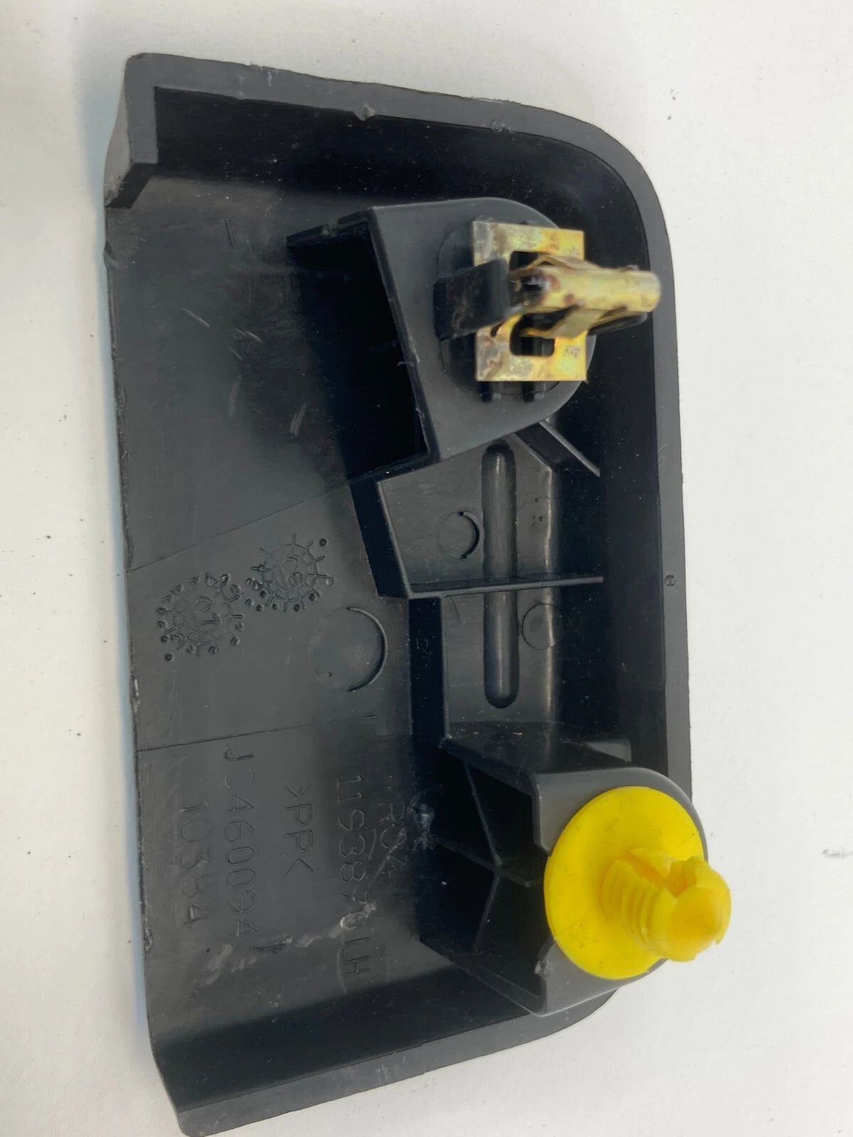09-12 CHEVROLET TRAVERSE FRONT LEFT SEAT TRACK BOLT COVER END TRIM LH 1193870