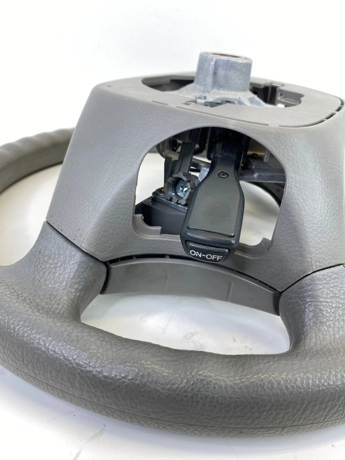 2004-2006 TOYOTA SIENNA STEERING WHEEL W/ AUDIO & CRUISE CONTROL SWITCHES OEM