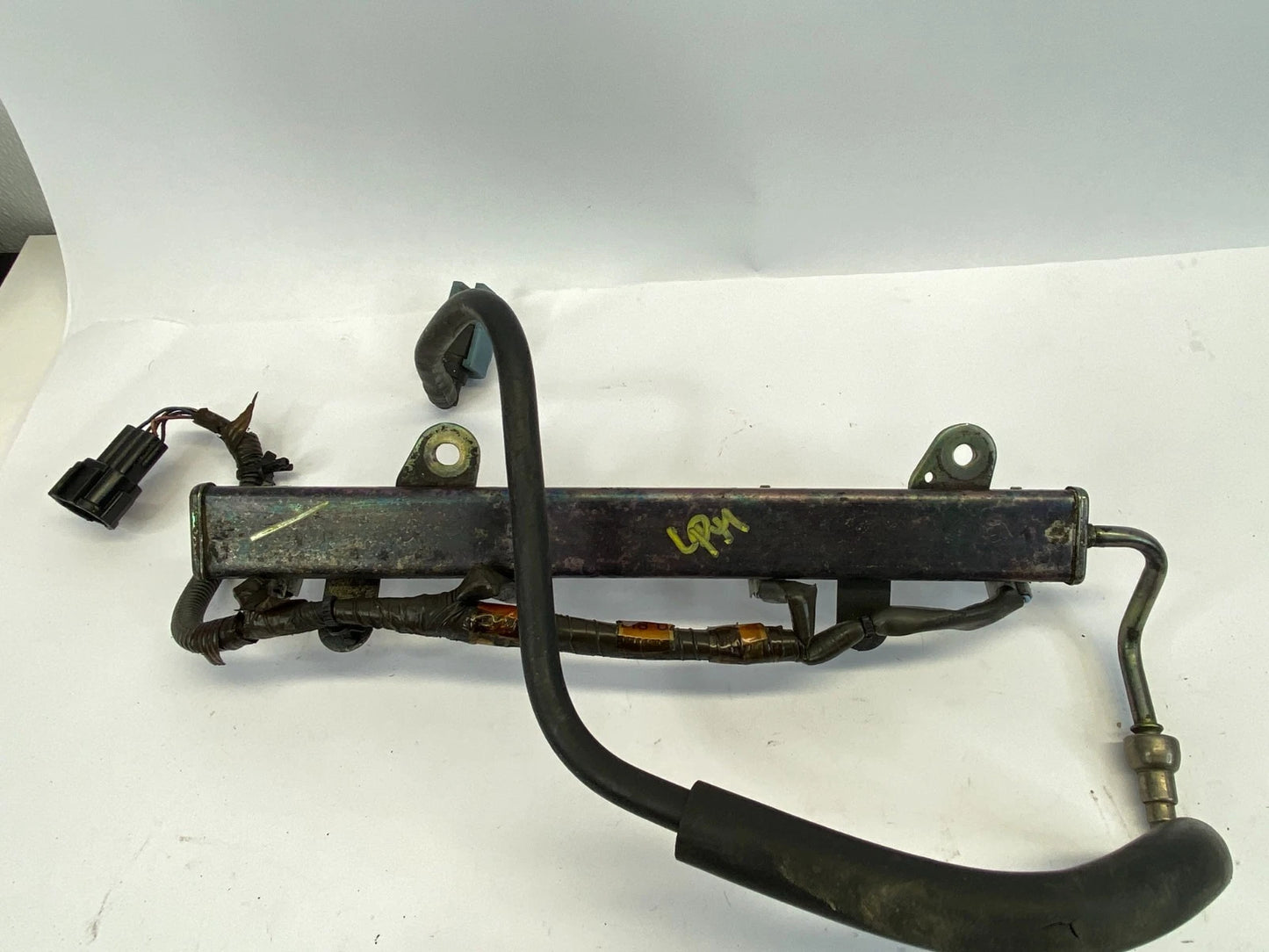 2002-2006 NISSAN ALTIMA 2.5L L4 FUEL RAIL TUBE W 4 FUEL INJECTORS & HARNESS OEM