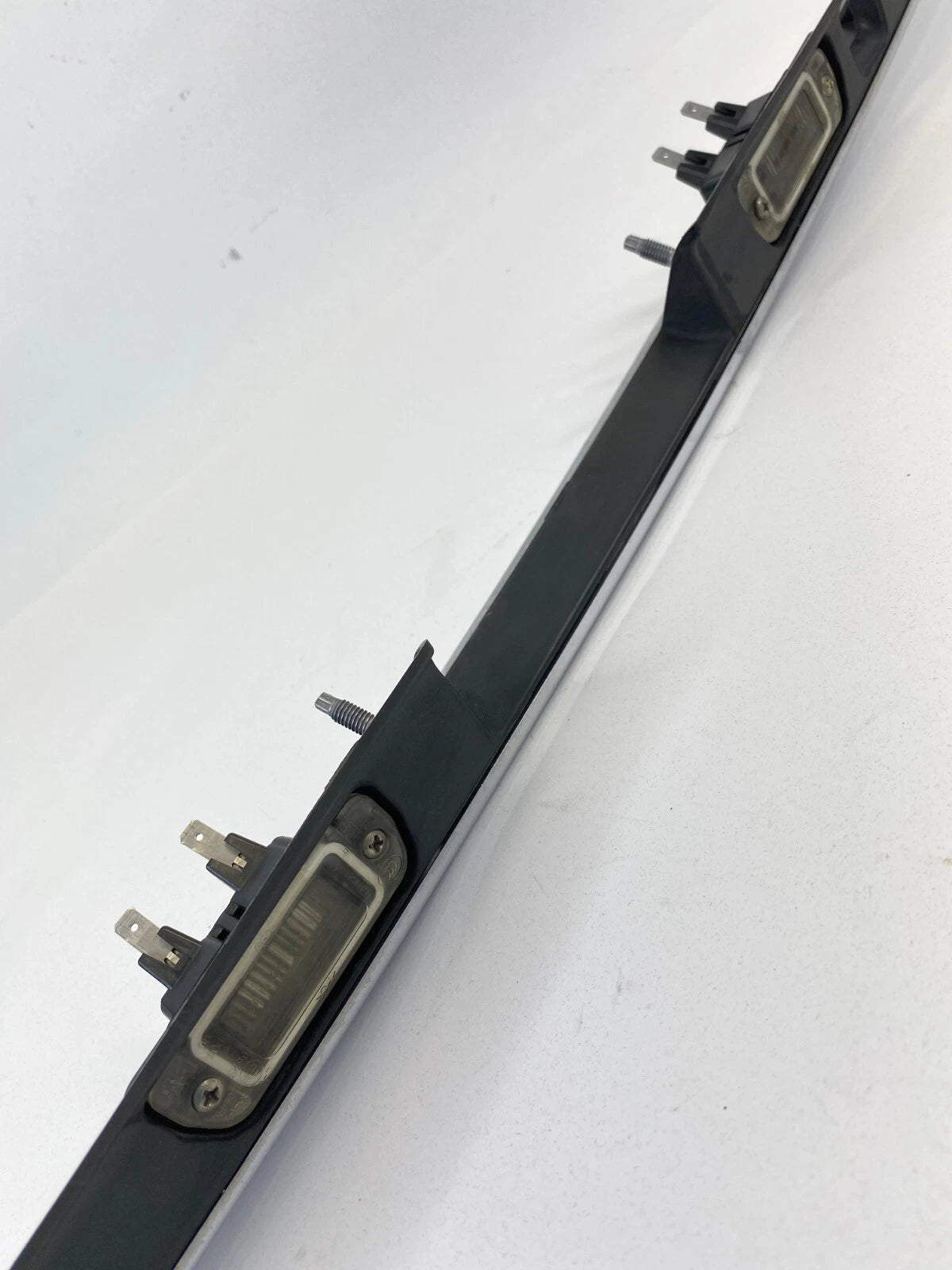 07-12 MERCEDES R350 2007 R500 TRUNK LIFTGATE HANDLE MOLDING BEZEL 2517400593