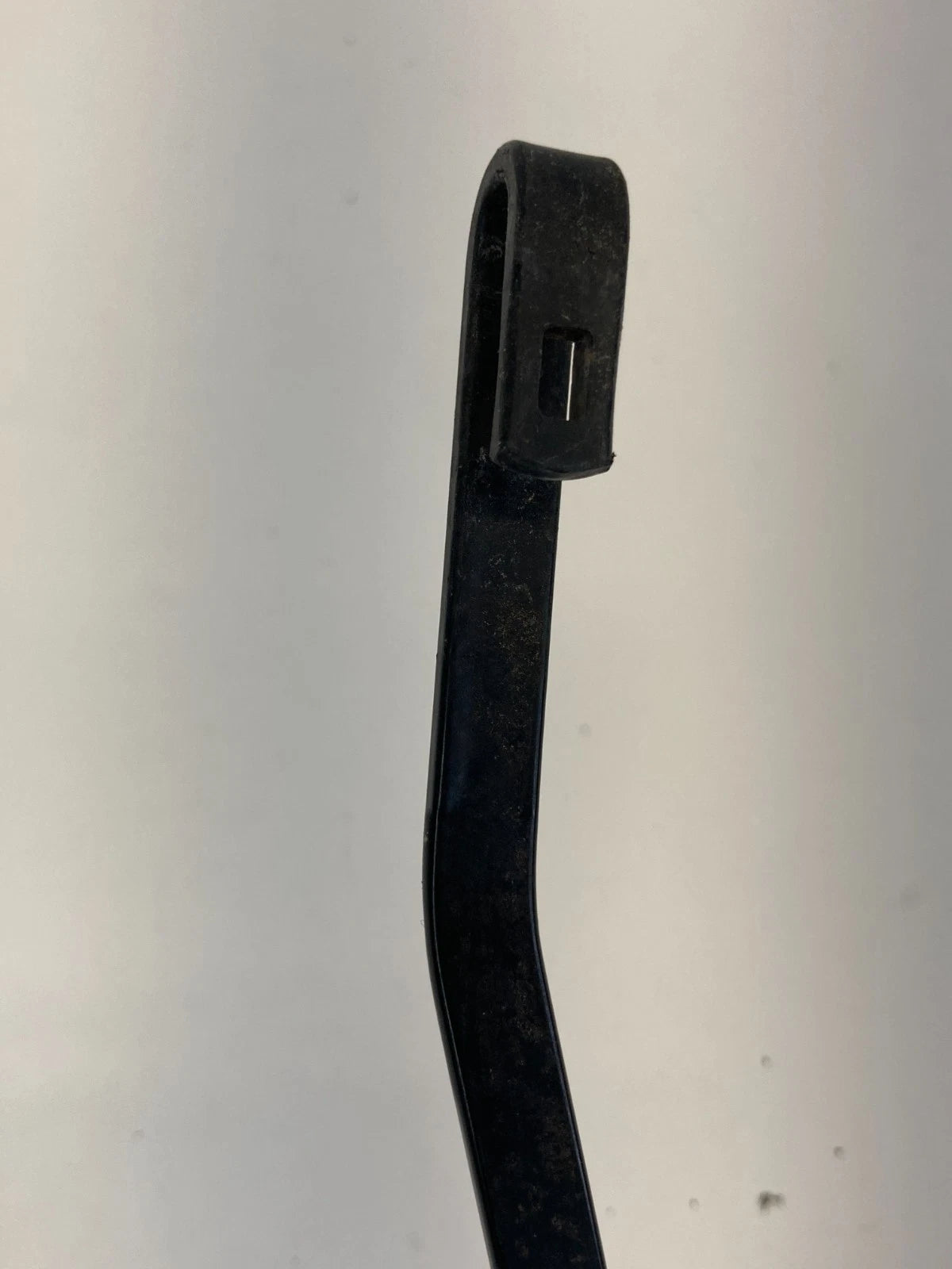 2007-2011 TOYOTA YARIS HATCHBACK FRONT WINDSHIELD WIPER ARM PAIR SET OEM