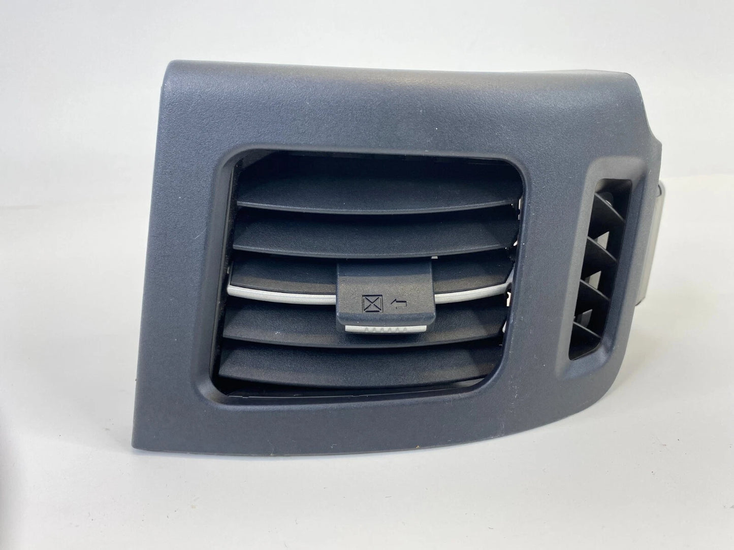 2010-2015 TOYOTA PRIUS DASH LEFT SIDE AIR VENT GRILLE OUTLET 55686-47010 OEM
