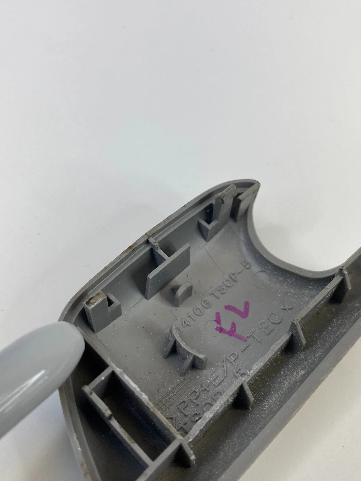 2004 2005 TOYOTA RAV4 FRONT LEFT SEAT BELT UPPER COVER TRIM CAP 14106TS0P5 OEM