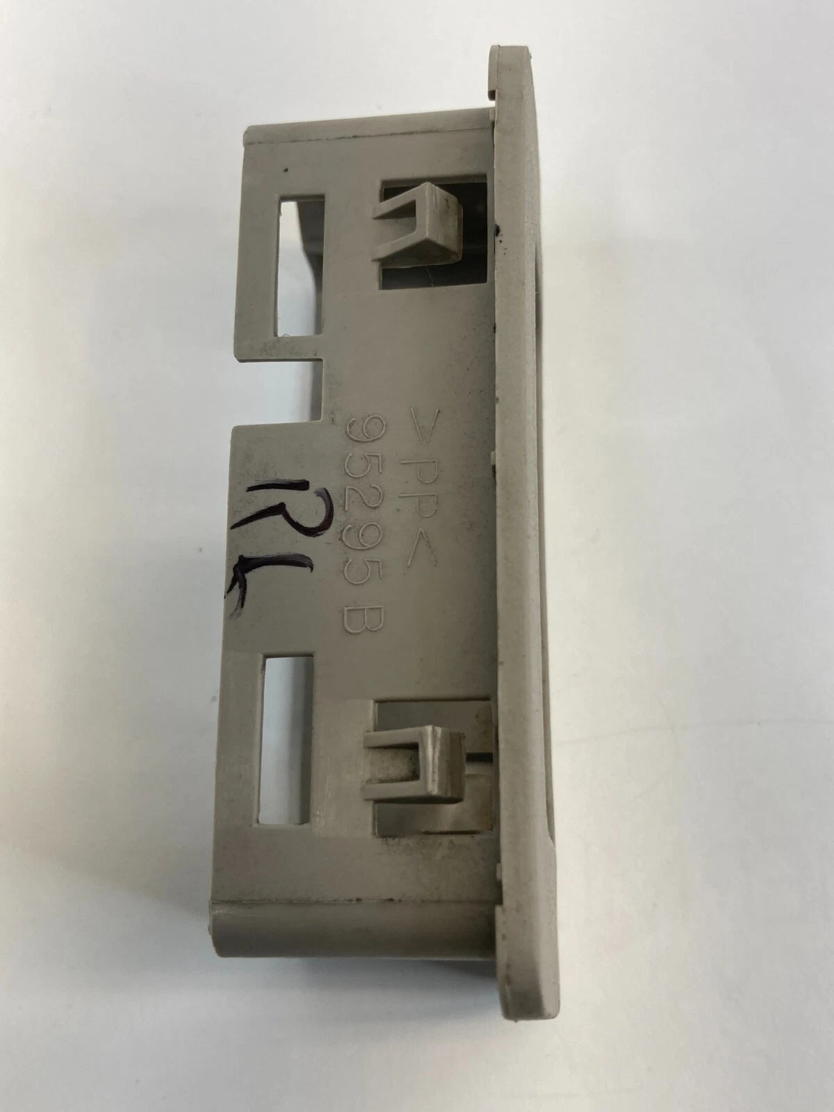2005-2007 DODGE MAGNUM REAR LEFT PANEL DOOR WINDOW SWITCH TRIM BEZEL 1052530AB