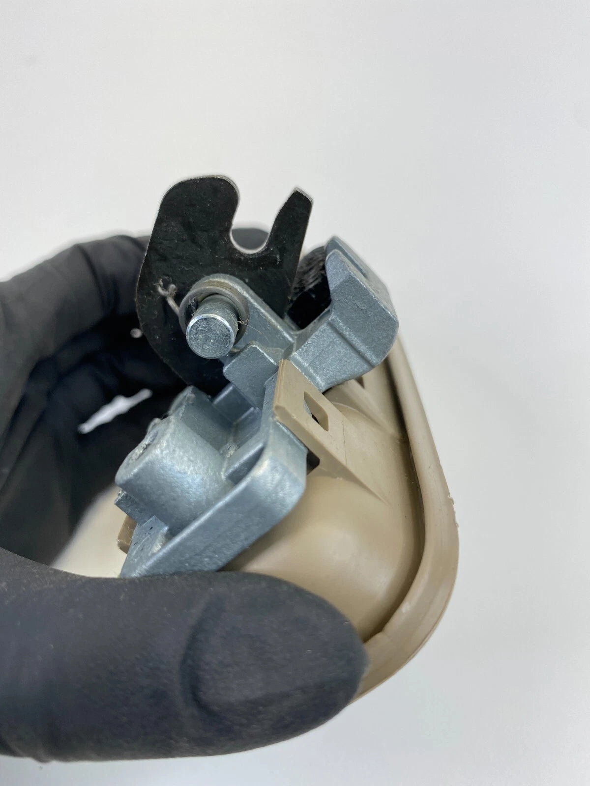 98 99 00 01 02 HONDA ACCORD SEDAN GLOVE BOX COMPARTMENT LATCH LOCK HANDLE OEM