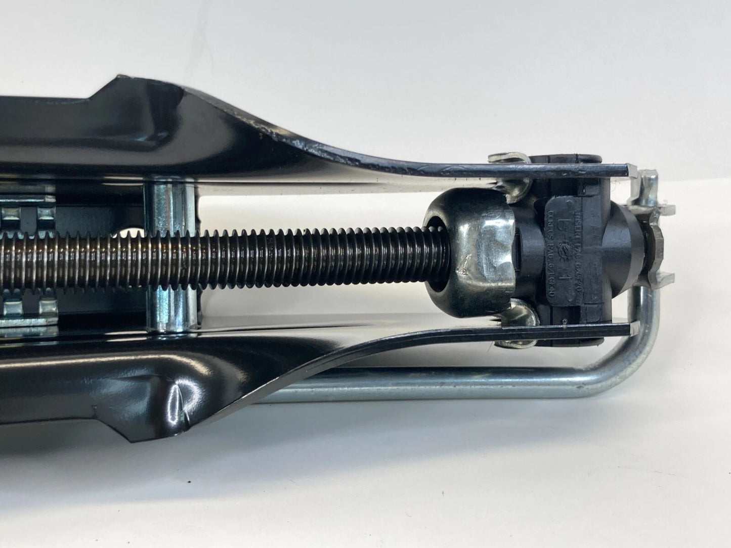 2011-2017 VOLKSWAGEN TOUAREG EMERGENCY SPARE TIRE JACK TOOLS KIT 7P0-011-031 OEM