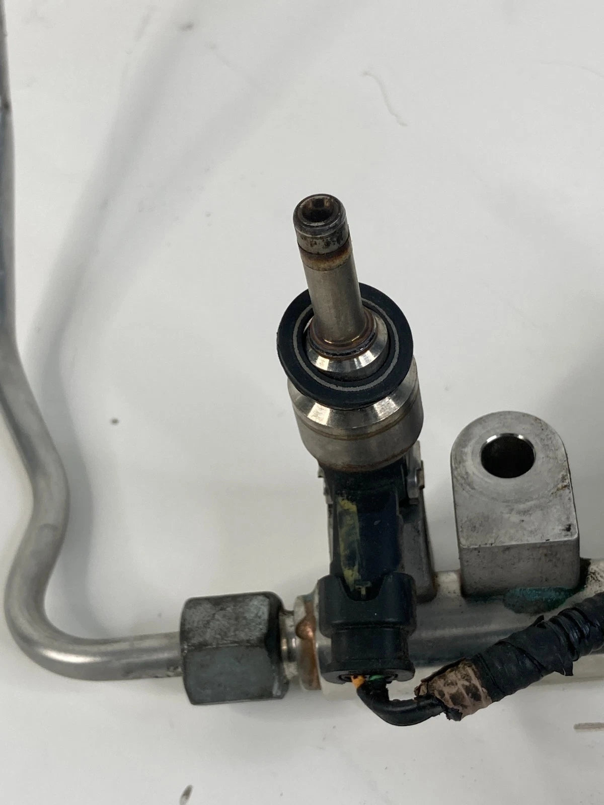 11-14 HYUNDAI SONATA 2.4L AT FUEL INJECTION RAIL LINE ASSEMBLY 35300-2G700 OEM