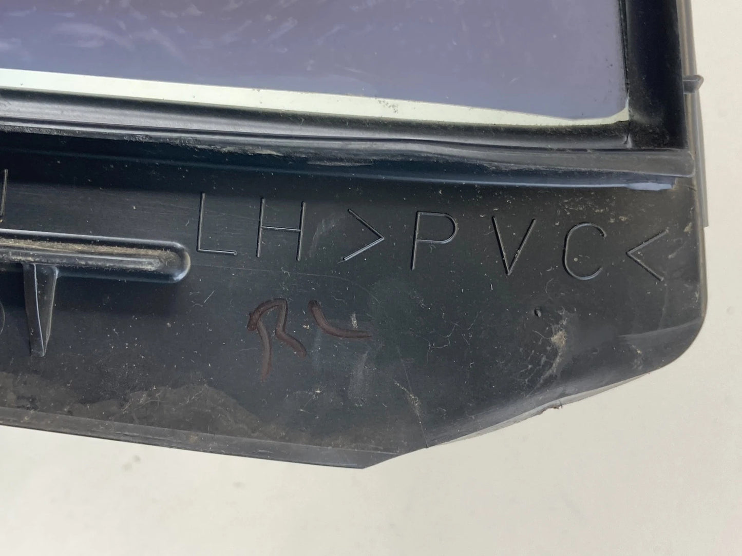 08-17 MITSUBISHI LANCER RR LEFT QUARTER DOOR WINDOW GLASS W WEATERSTRIP 5740A041