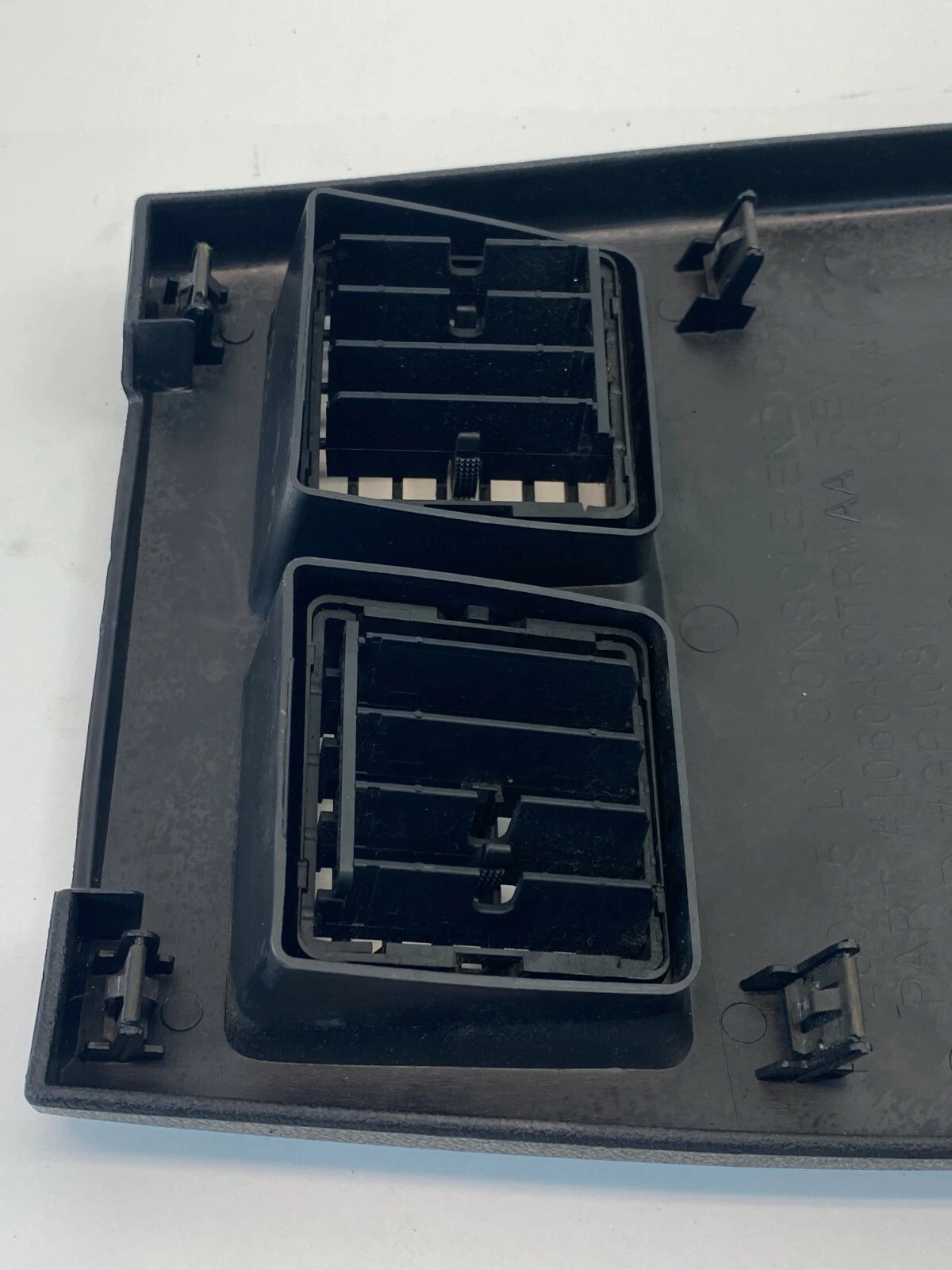 2006 2007 CHRYSLER 300 REAR CENTER CONSOLE CAP END A /C HEAT AIR VENT GRILLE OEM