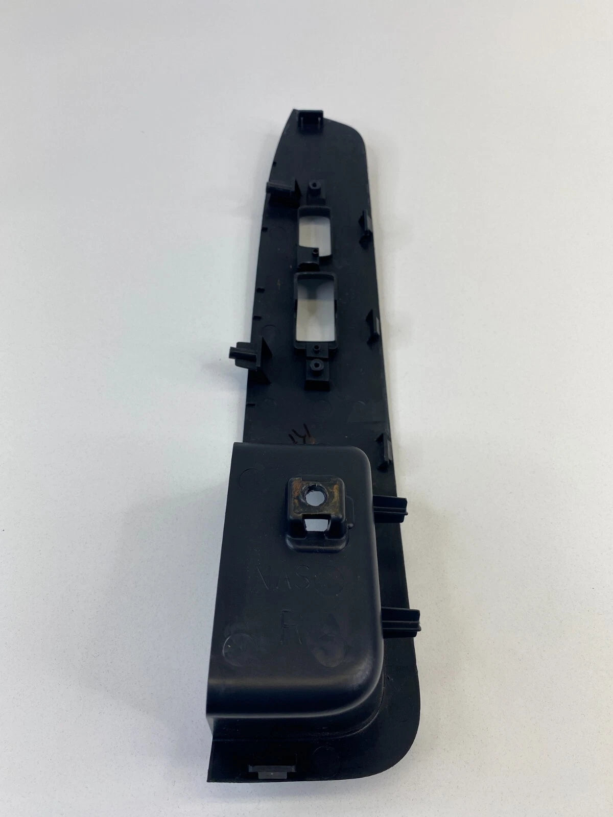 07-13 MITSUBISHI OUTLANDER FRONT PASSENGER SIDE DOOR WINDOW SWITCH COVER BEZEL