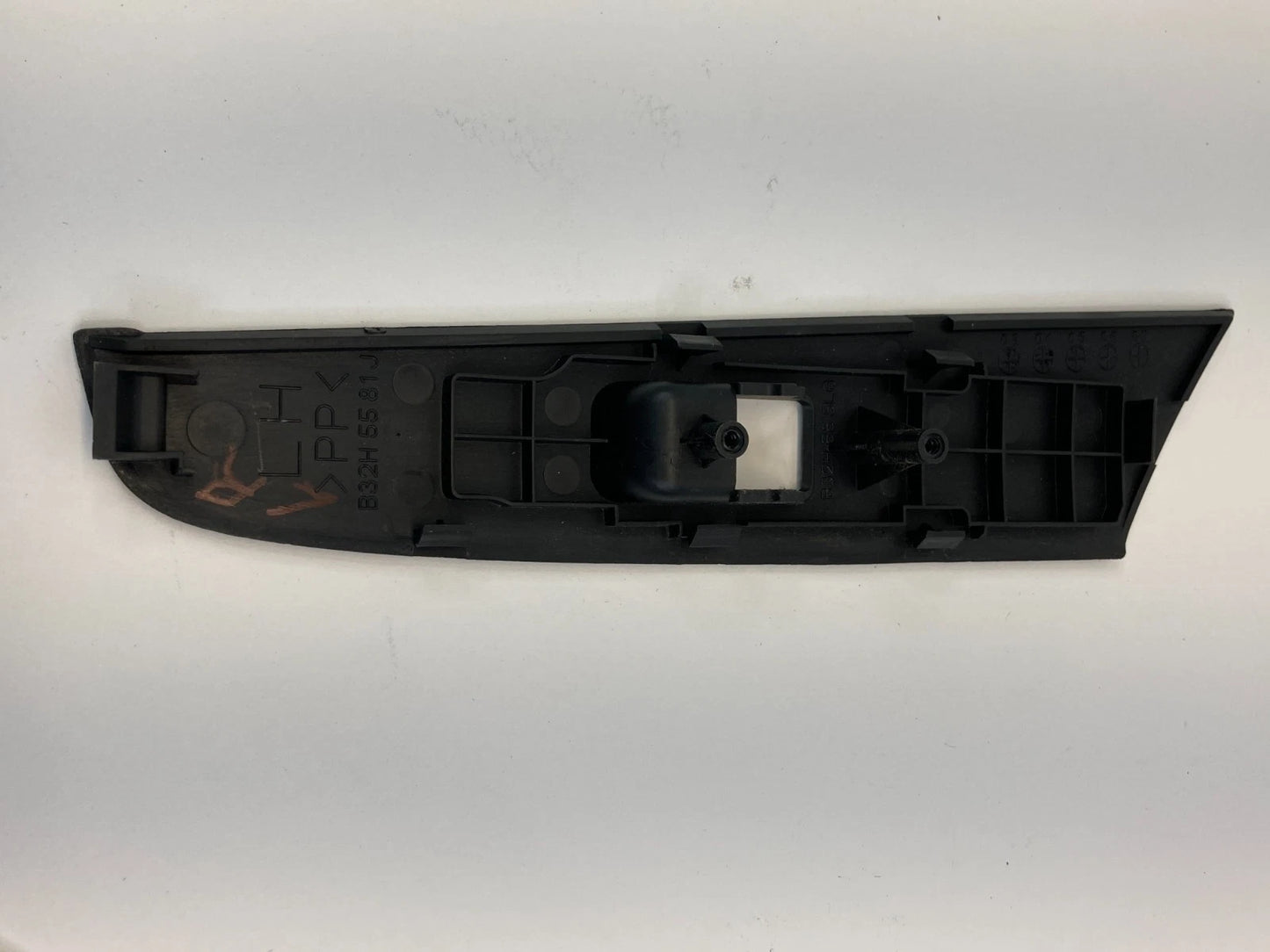 04-09 MAZDA 3 MAZDA3 SEDAN REAR LEFT DOOR WINDOW SWITCH BEZEL TRIM B32H-5581J