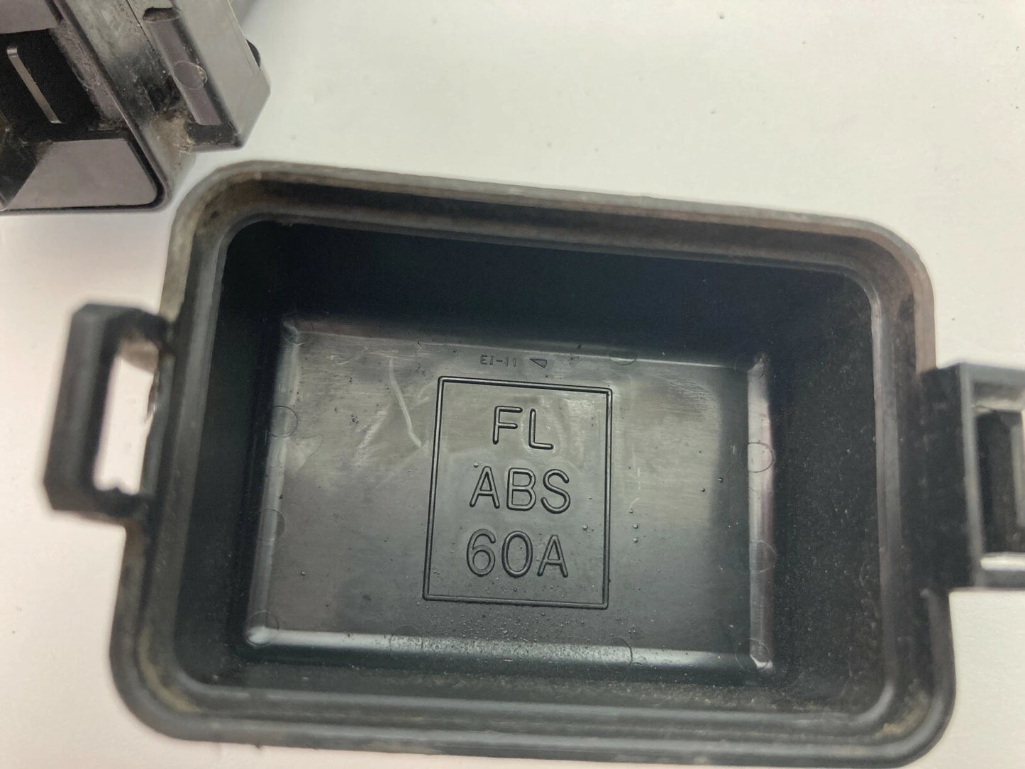 1999-2003 TOYOTA SOLARA COUPE 3.0L V6 ENGINE COMPARTMENT SMALL FUSE RELAY OEM