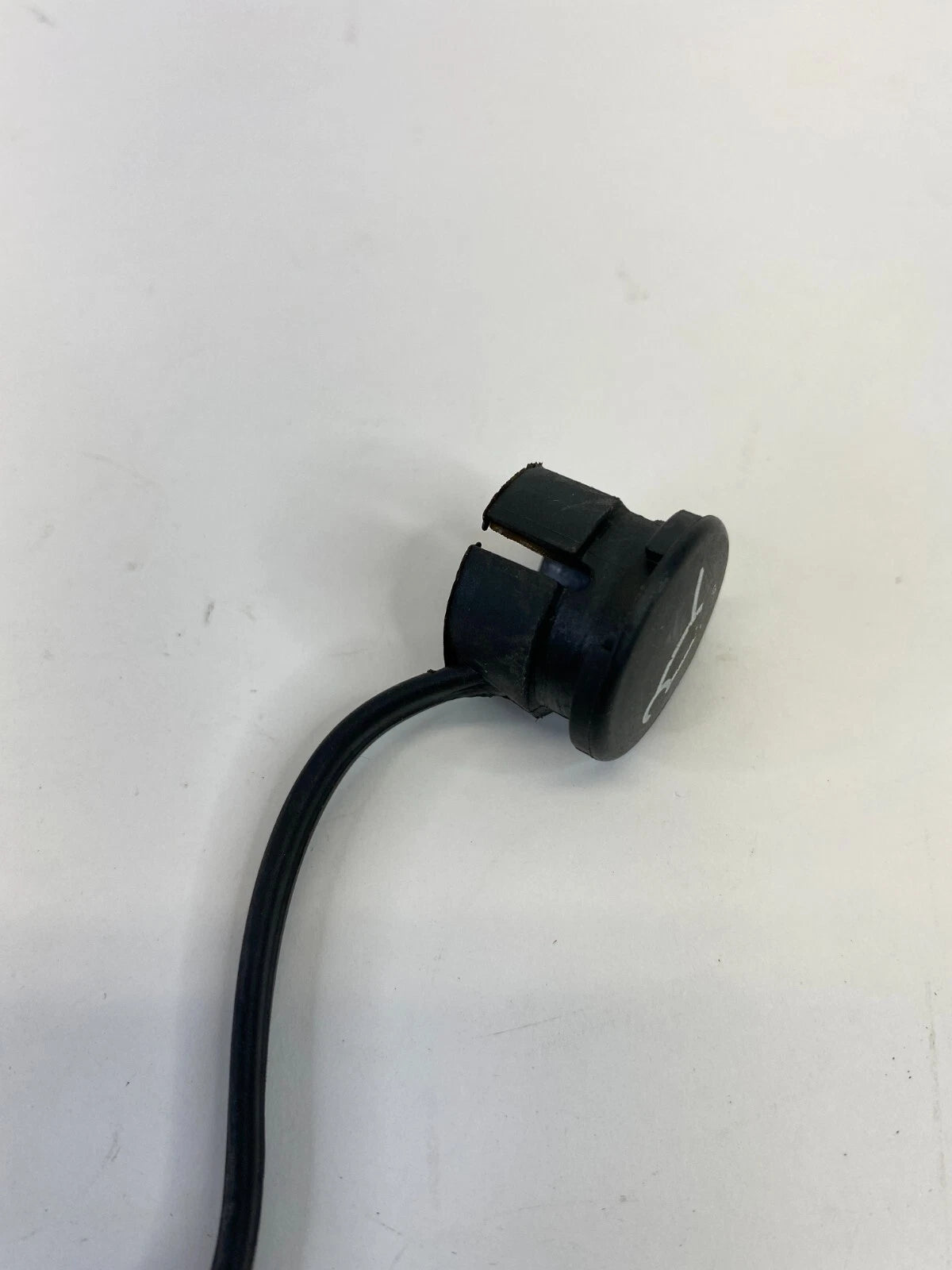 98-10 VW BEETLE HATCHBACK TRUNK LATCH EMERGENCY RELEASE PULL STRAP TAB OEM