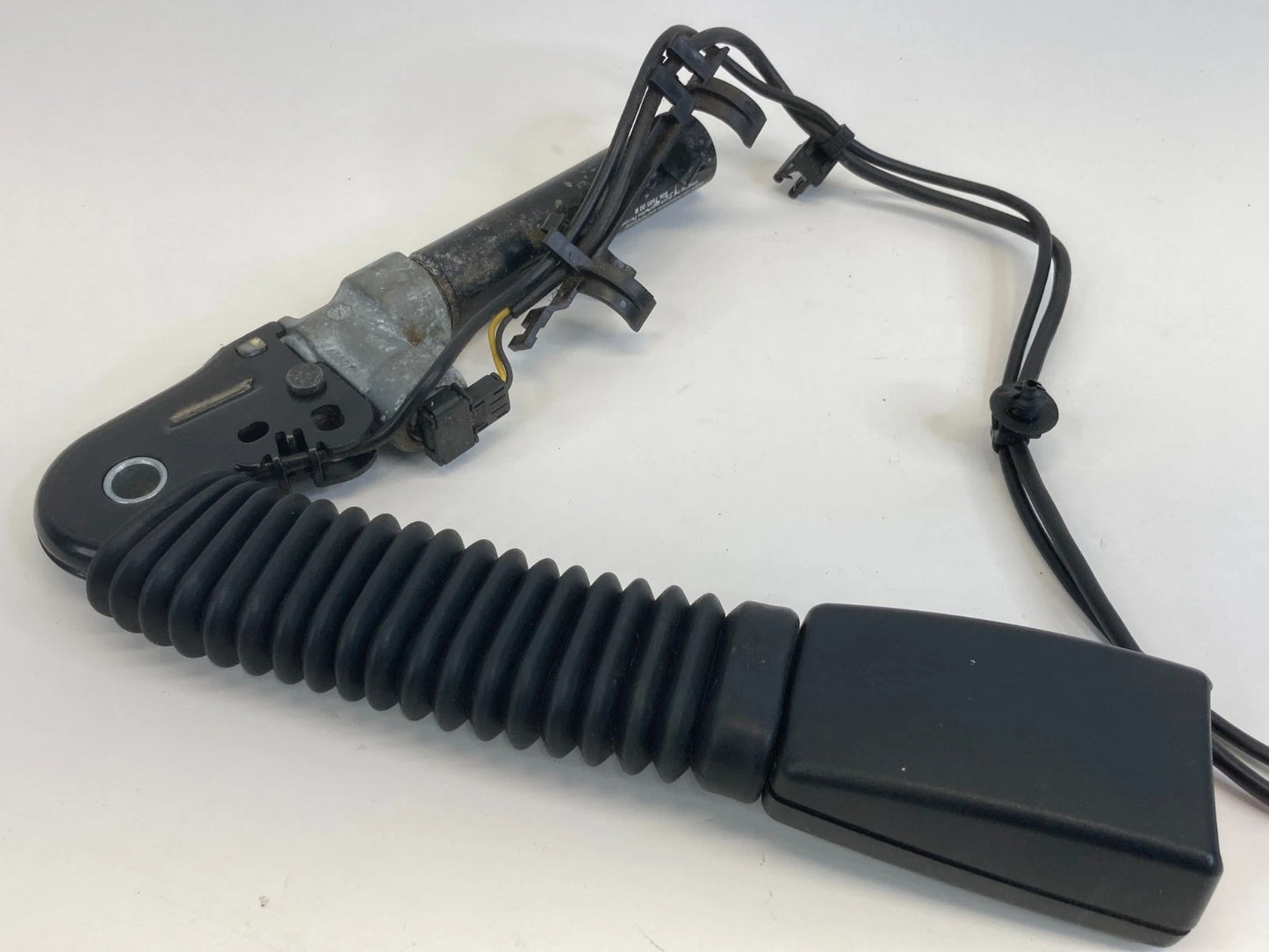 2009-2013 TOYOTA COROLLA SEDAN FRONT RIGHT SIDE SEAT BELT BUCKLE PRETENSIONER