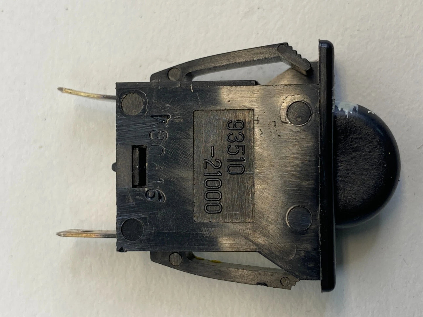 2009 09 HYNDAI SONATA GLOVE BOX LAMP LIGHT SWITCH SWITCH 93510-21000 OEM