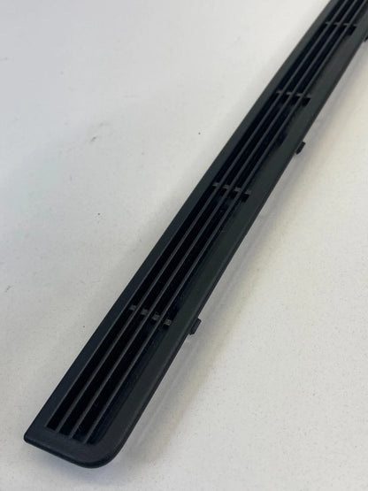 06-10 MERCEDES-BENZ R350 REAR RIGHT QUARTER PANEL TRUNK AIR VENT DEFROST TRIM