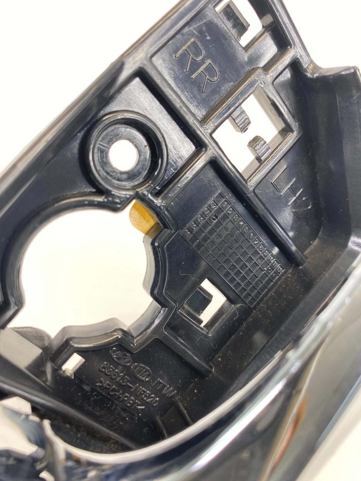 09 10 HYUNDAI SONATA REAR LEFT SIDE INNER INTERIOR DOOR HANDLE 83613-NF520 OEM