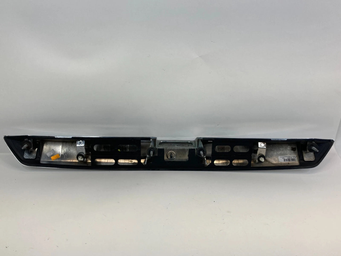 10-15 CHEVROLET EQUINOX LIFTGATE DECK LID CENTER APPLIQUE CHROME 23188127 OEM