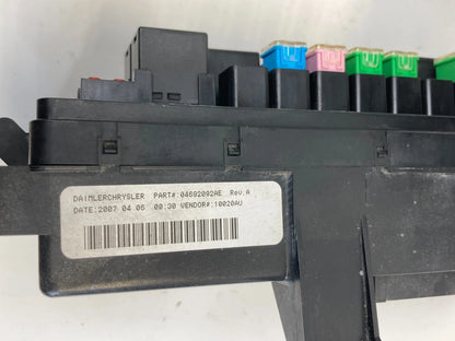 07 08 DODGE DAKOTA 4.7 AT ENGINE FUSE BOX FUSEBOX POWER DISTRIBUTION 04692092AE