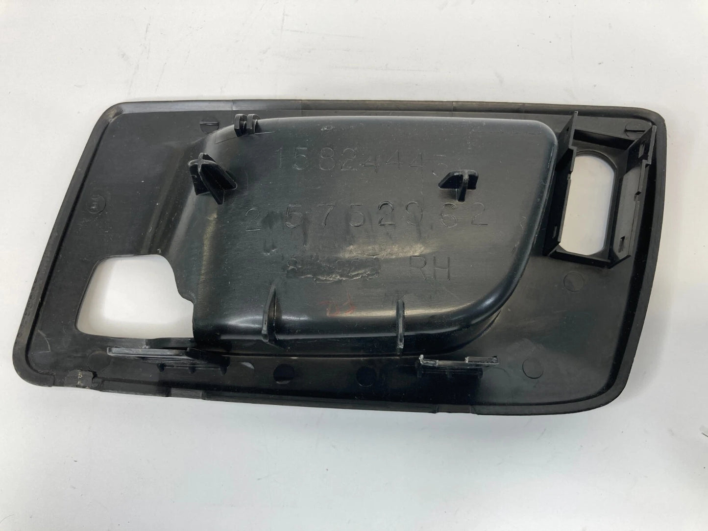 03-07 CADILLAC CTS FRONT RIGHT SIDE INTERIOR DOOR HANDLE BEZEL TRIM 15824443 OEM
