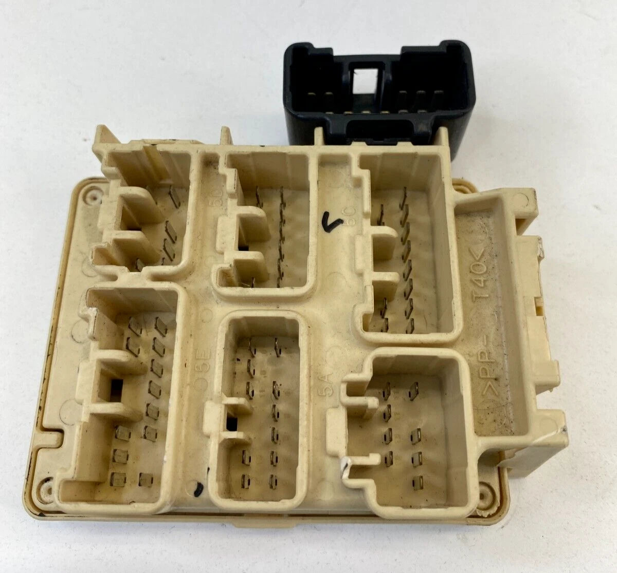 1999-2003 99-03 LEXUS RX300 BASE 3.0L FRONT FUSE BOX RELAY JUNCTION BLOCK OEM