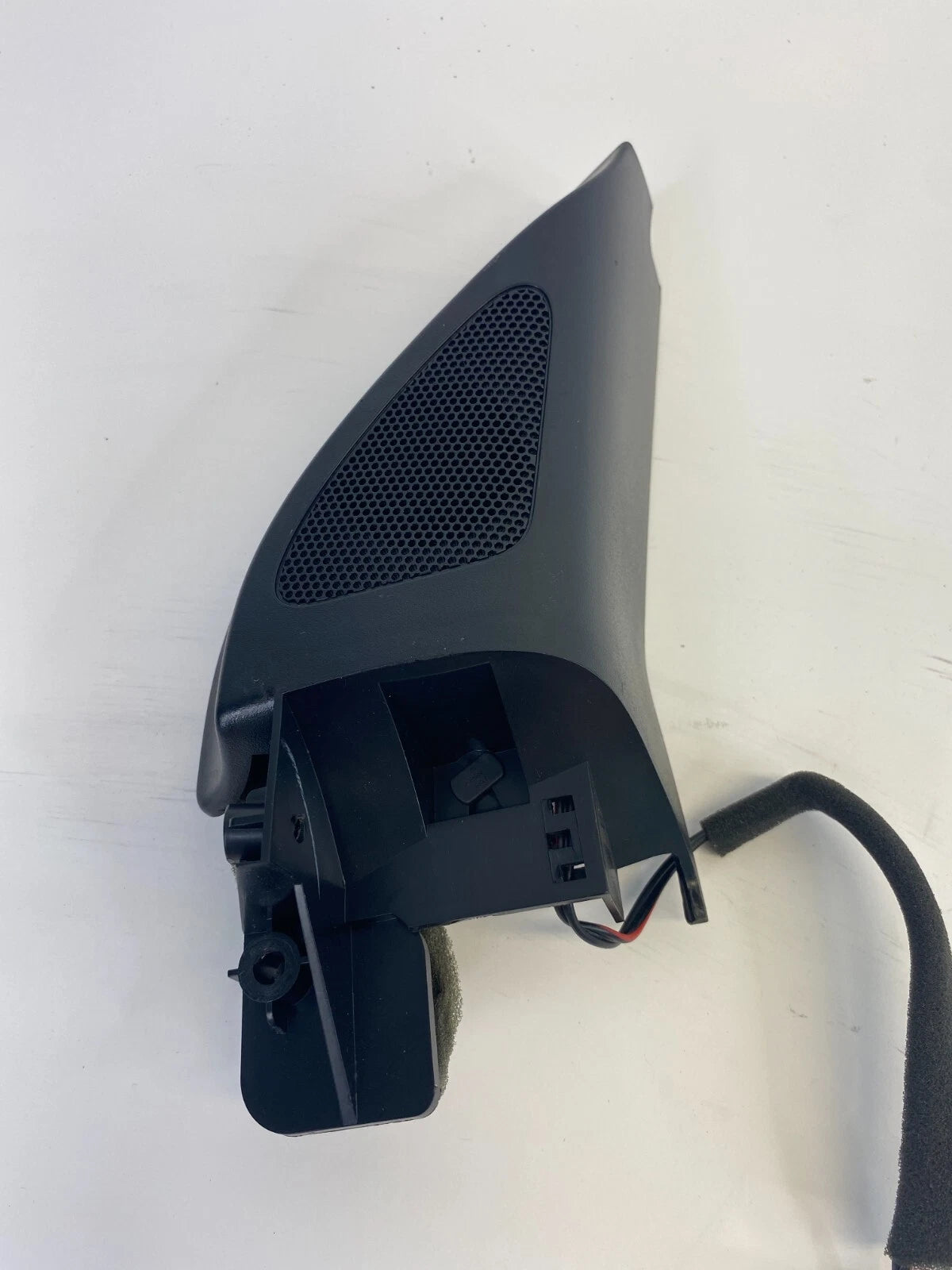 05-10 VW JETTA FRONT RIGHT DOOR MIRROR CORNER TRIM COVER W/ TWEETER SPEAKER OEM