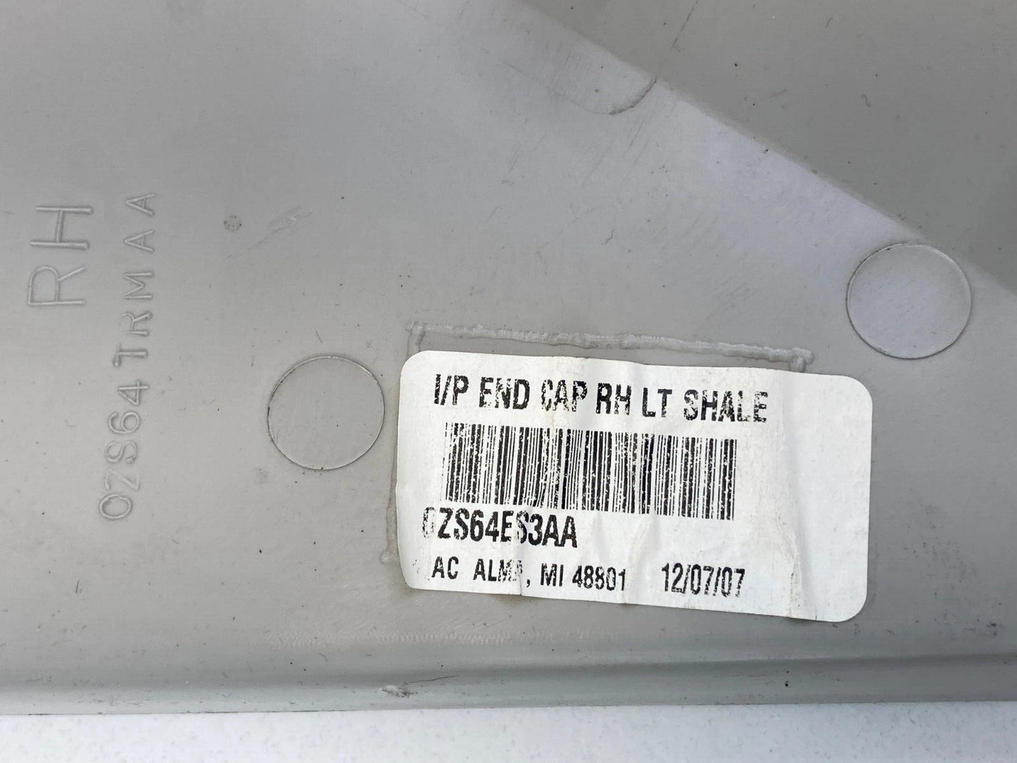 08-10 CHYSLER TOWN & COUNTRY RIGHT DASH END CAP COVER TRIM PANEL L0050621 OEM