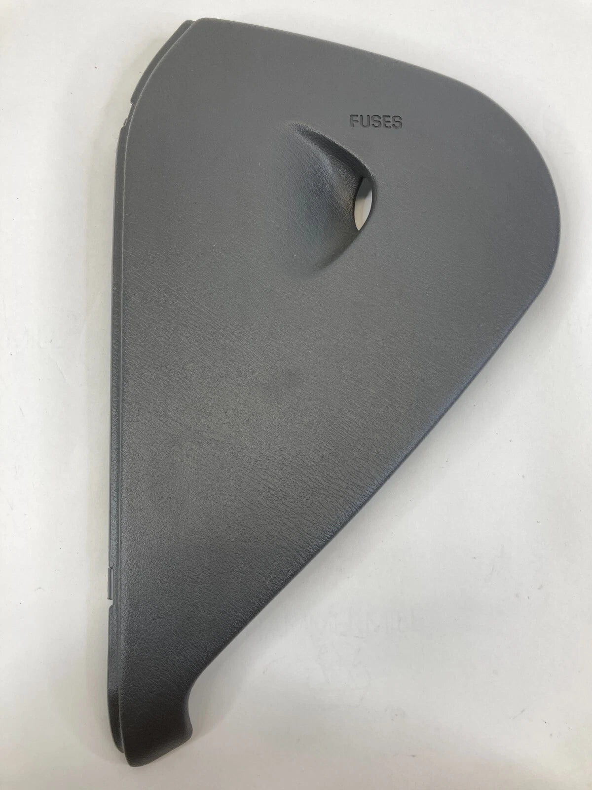 02-05 PONTIAC GRAND AM FRONT LEFT SIDE DASH FUSE BOX END CAP TRIM COVER 22618851