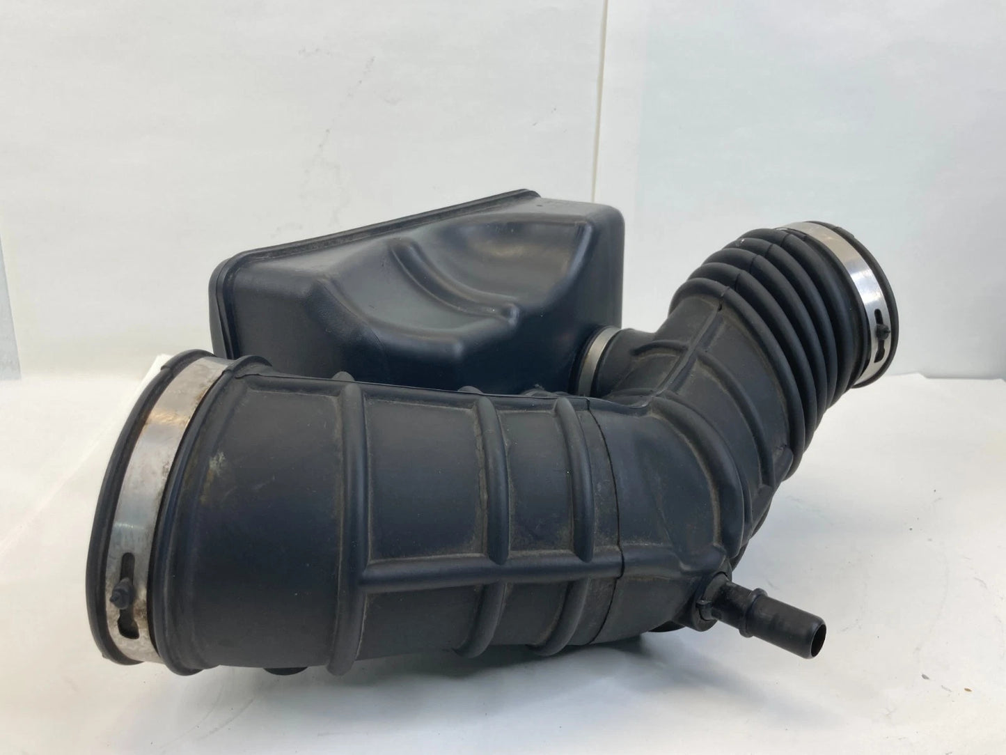 2009-2012 FORD FLEX LINCOLN MKS ENGINE AIR INTAKE RESONATOR HOSE DUCT TUBE OEM