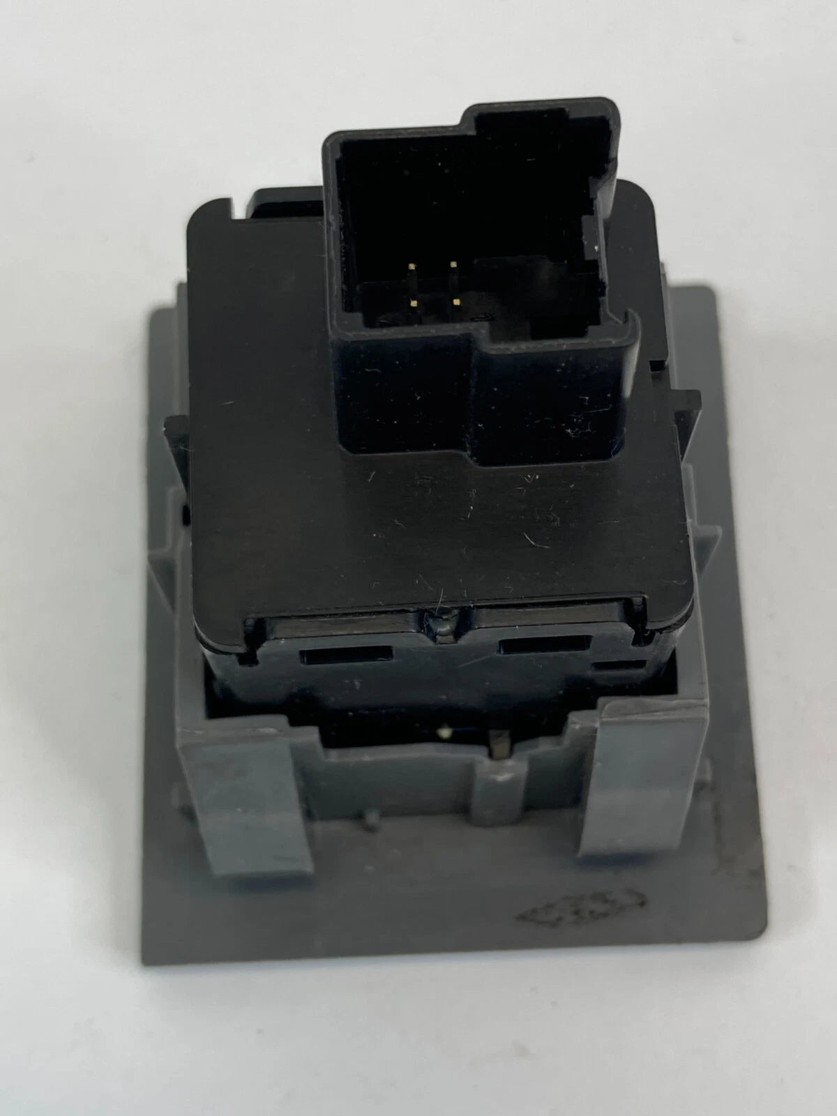 08-10 CHRYSLER TOWN & COUNTRY POWER INVERTER SWITCH WITH TRIM OEM L0110163A03