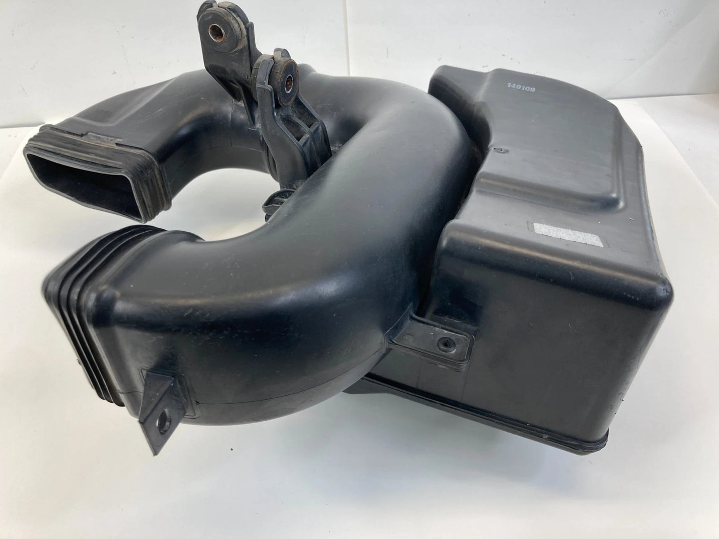 2014-2019 Kia Soul Air Intake Cleaner Hose Tube Duct w/Resonator 28220-B2000 OEM
