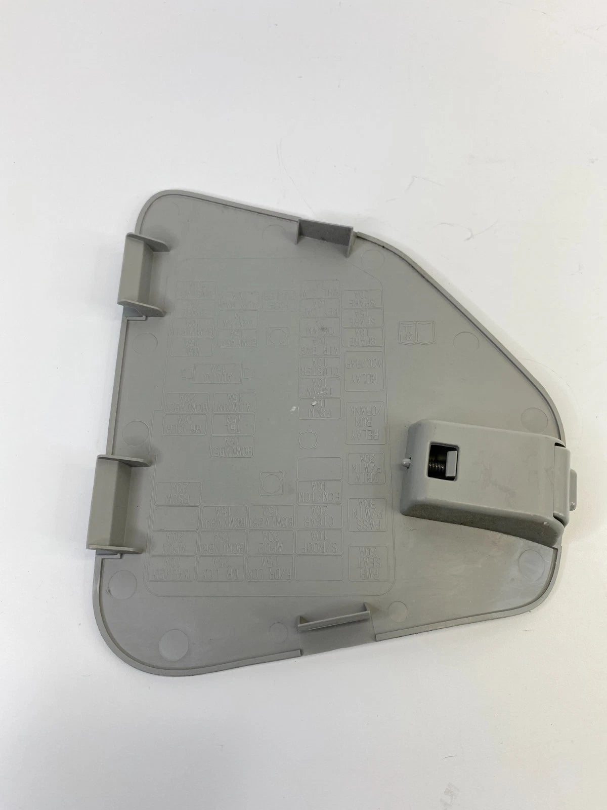 2008-2010 SATURN VUE DASH LOWER CENTER RIGHT SIDE FUSE BOX ACCESS DOOR COVER OEM