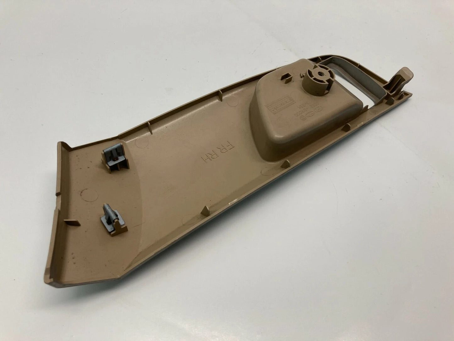 2006-2008 KIA OPTIMA FRONT RIGHT SIDE INTERIOR DOOR HANDLE BEZEL TRIM 826212G000
