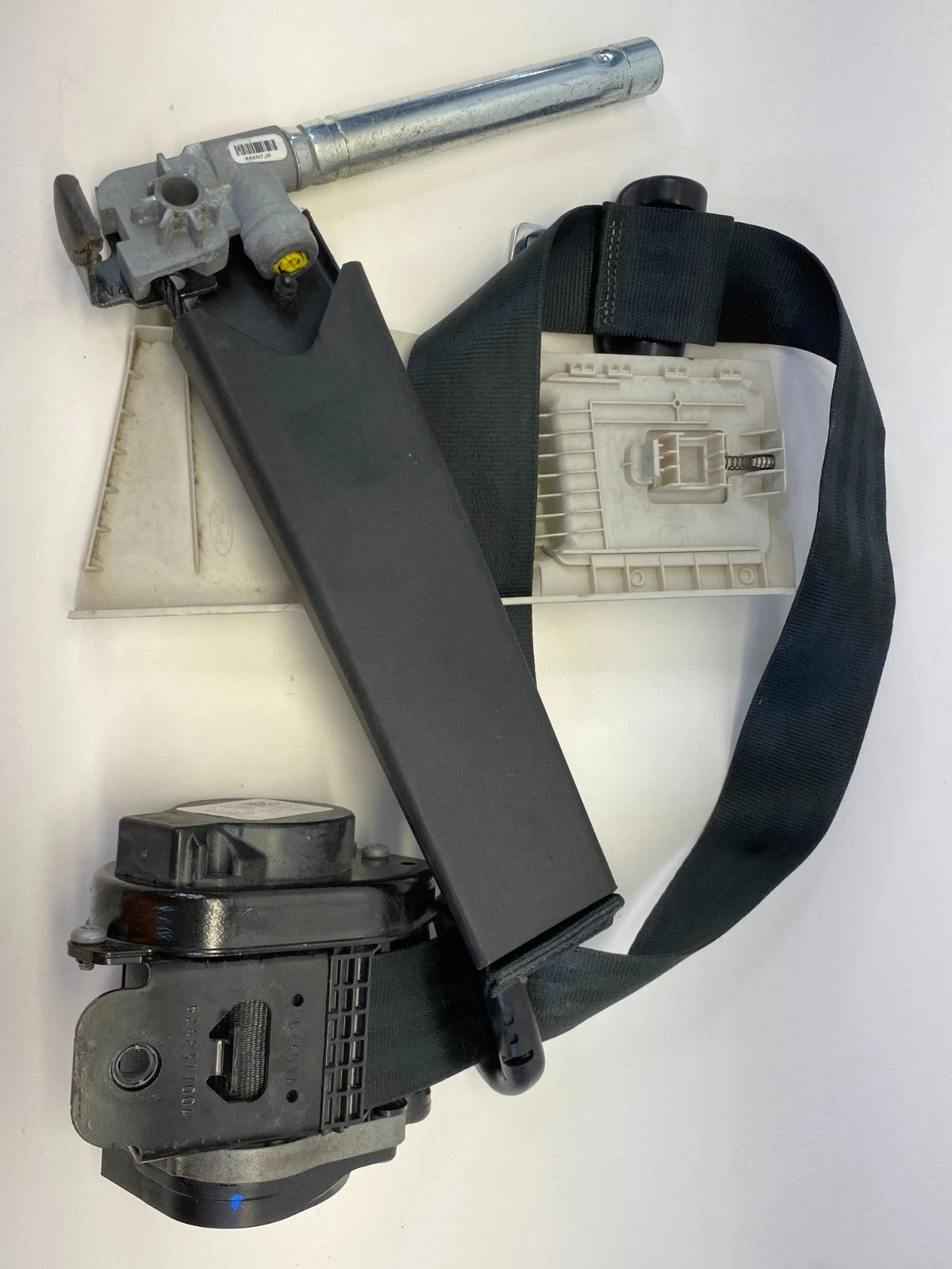 2013-2017 FORD ESCAPE FRONT PASSENGER RIGHT SIDE SEAT BELT W/ PRETENSIONER OEM