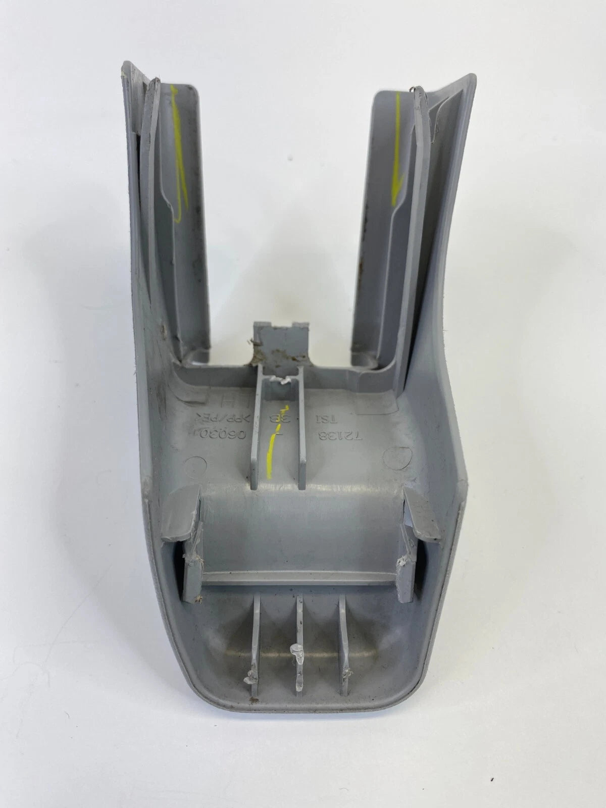 2007-2011 TOYOTA CAMRY FRONT LEFT SEAT RAIL TRACK END CAP COVER TRIM 72138-06030