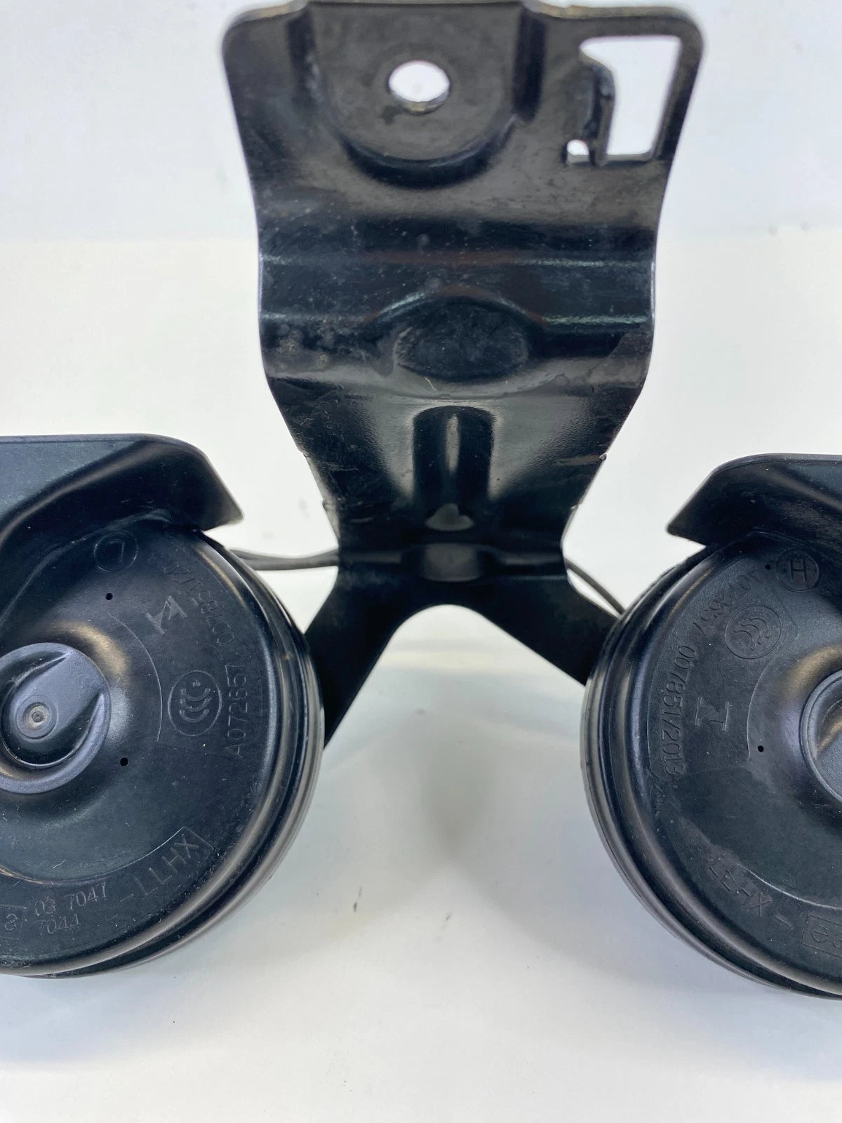 2016-2019 FORD INTERCEPTOR UTILITY LEVEL 2 DUAL NOTE HORN & MOUNTING BRACKET OEM