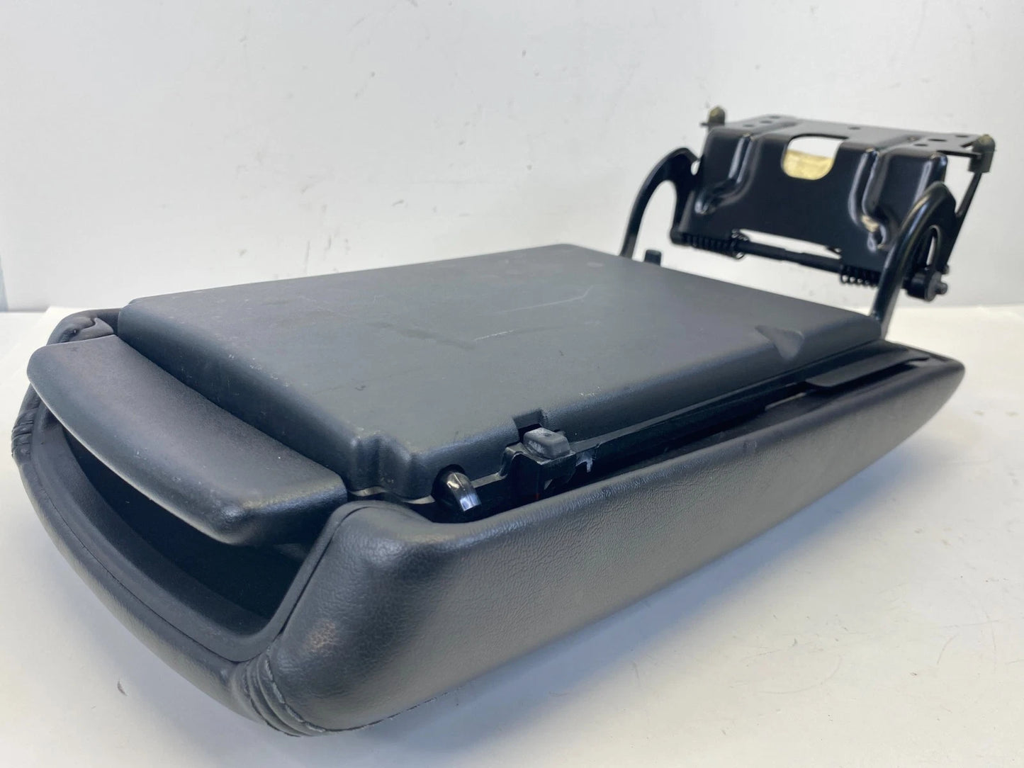 2015-2017 CHRYSLER 200 CENTER CONSOLE ARMREST ARM REST STORAGE LID COVER OEM