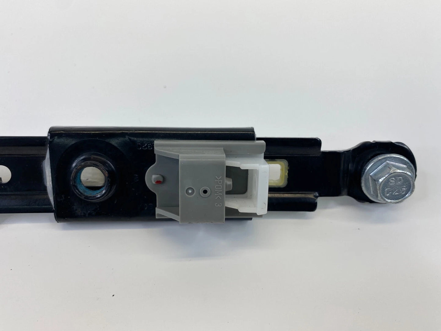 2012-2017 HYUNDAI ACCENT FRONT LEFT OR RIGHT SIDE SEAT BELT HEIGHT ADJUSTER OEM