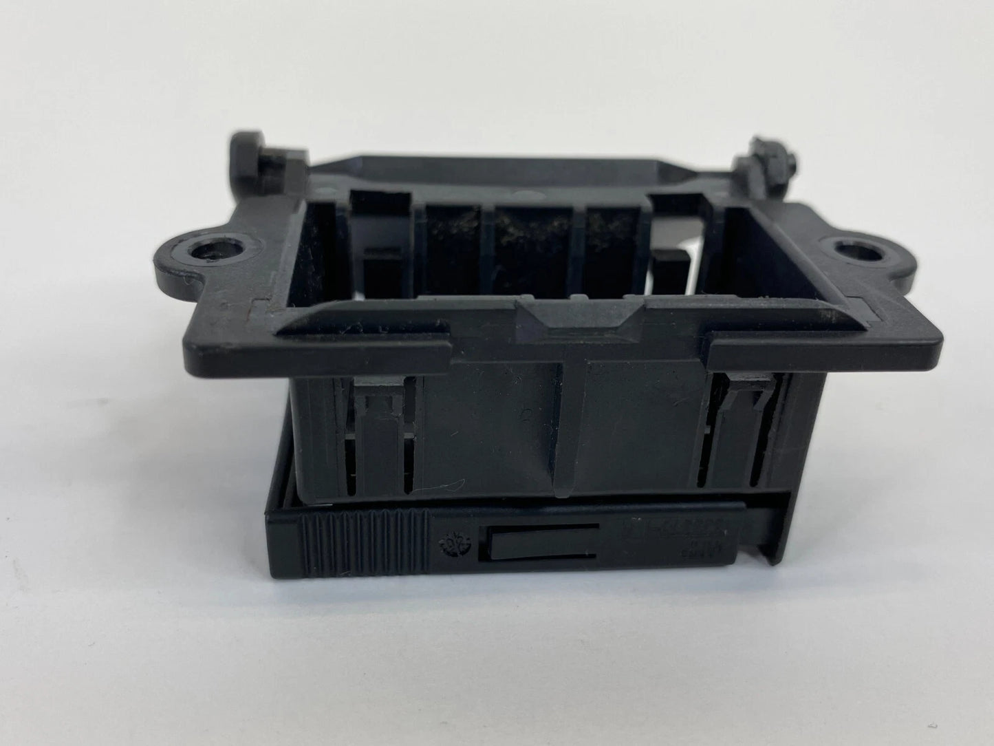 2003-2006 MERCEDES-BENZ E500 DIAGNOSTIC PLUG PORT UNDER COVER 202-540-23-73