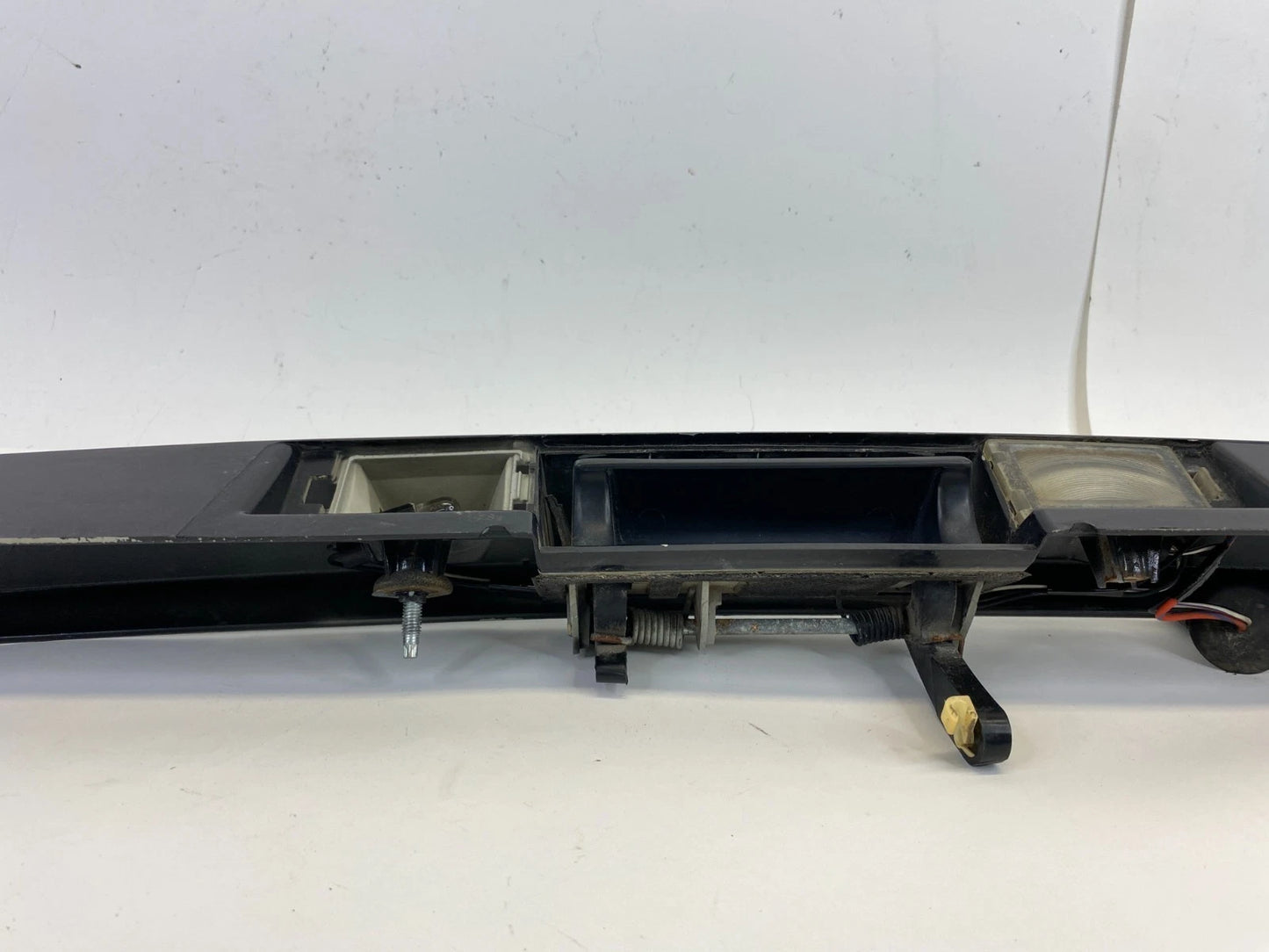 2005-2010 JEEP GRAND CHEROKEE LIFTGATE TAILGATE LICENSE TRIM MOLDING HANDLE OEM