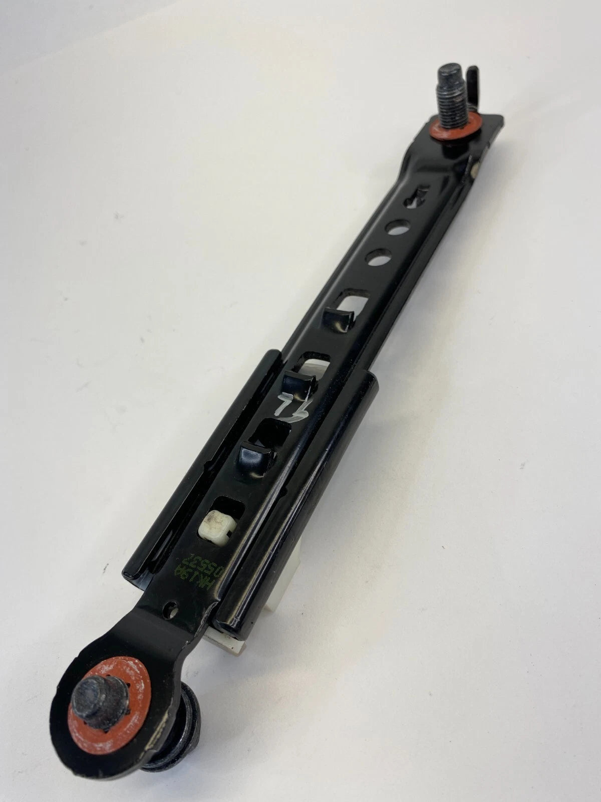 2012-2017 KIA RIO HATCHBACK FRONT LEFT DRIVER SEAT BELT HEIGHT ADJUSTER ASSEMBLY